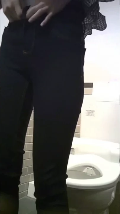 潮風と秘密の瞬間…海辺のトイレで覗き見 のスクリーンショット 6