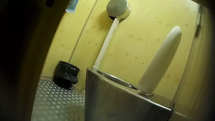 真夜中の公衆トイレで背徳のヌード！ のスクリーンショット 2