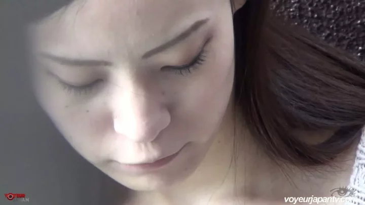 覗き見！電話中の女性に忍び寄る視線 のスクリーンショット 6
