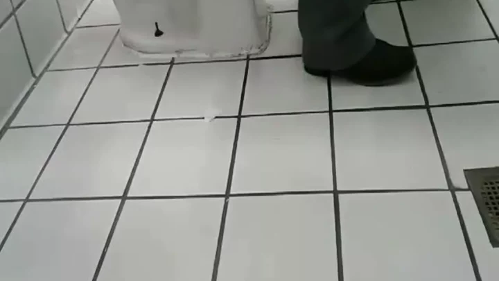 盗撮されたショッピングセンターのトイレで… のスクリーンショット 2