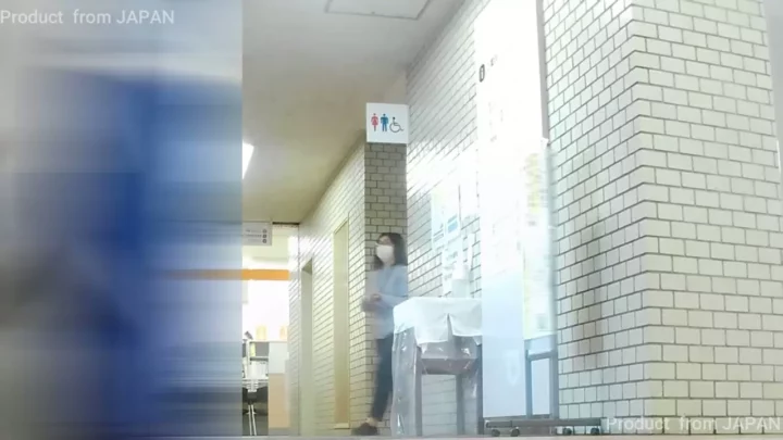 覗き見の悦び！日本式トイレで魅せる美尻の誘惑 のスクリーンショット 2