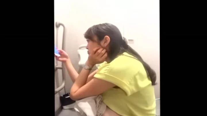 盗撮！和洋トイレで繰り広げられる秘密の排泄 のスクリーンショット 3