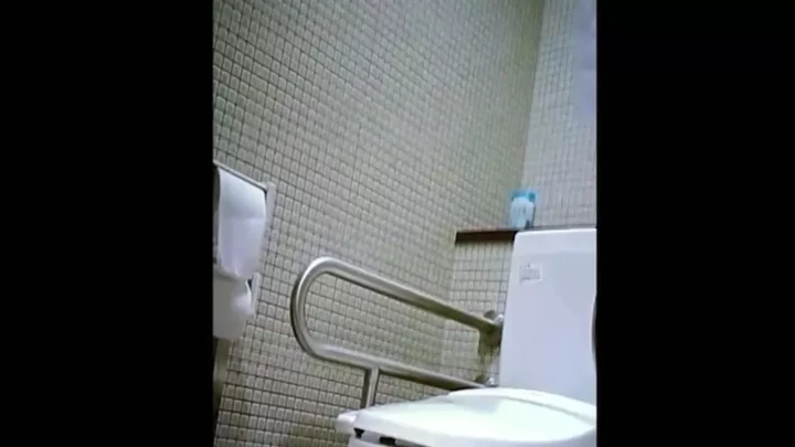 盗撮！和洋トイレで繰り広げられる秘密の排泄 のスクリーンショット 7