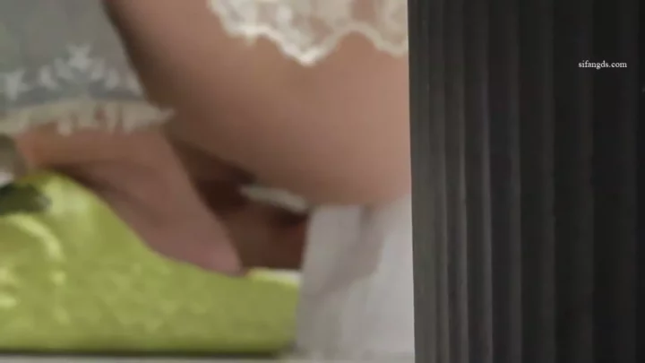 女子トイレを覗き見…まさかの股間おっぴろげ！ のスクリーンショット 15