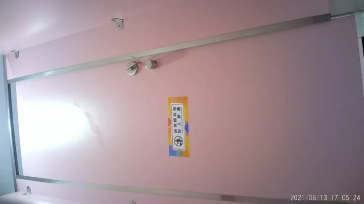 女子大生の決壊寸前！隠し撮りトイレ盗撮 のスクリーンショット 3