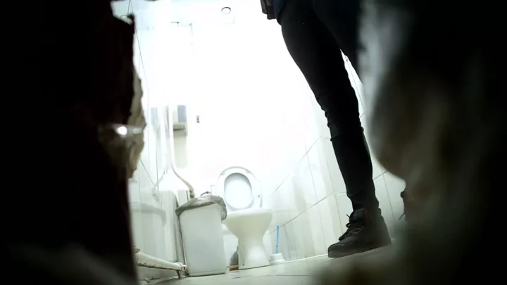 盗撮されたショッピングセンターのトイレで… のスクリーンショット 7