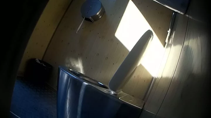 真夜中の公衆トイレで背徳のヌード！ のスクリーンショット 4