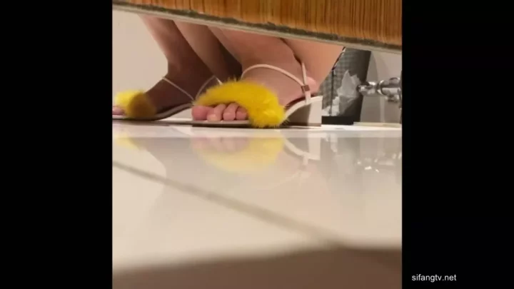 【盗撮】中国トイレの隠し撮り、女体が丸見え！ のスクリーンショット 8