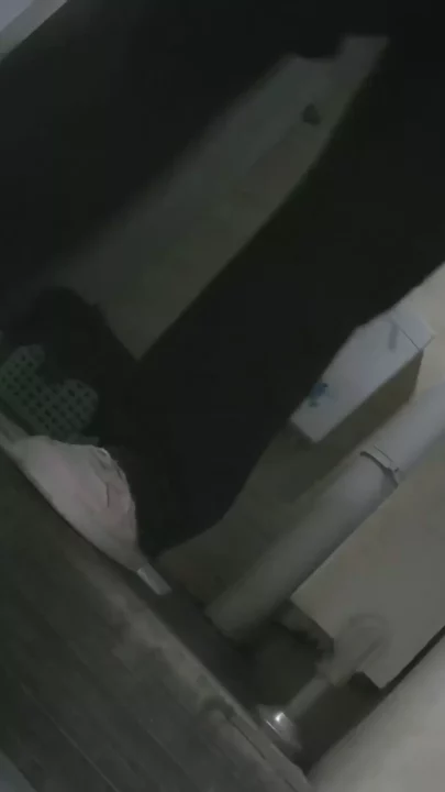 大学の女子トイレで大胆露出！扉なし個室の秘密 のスクリーンショット 1