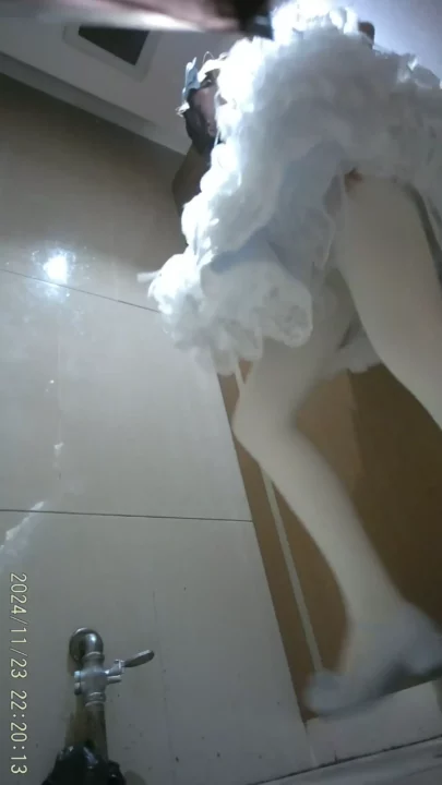 衝撃の盗撮！バー女子トイレでまさかのハプニング のスクリーンショット 1