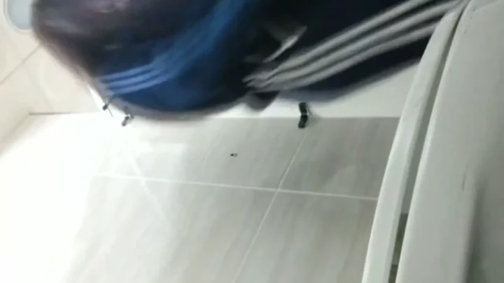 沖縄美人妊婦のトイレ盗撮！無修正SPY映像 のスクリーンショット 5