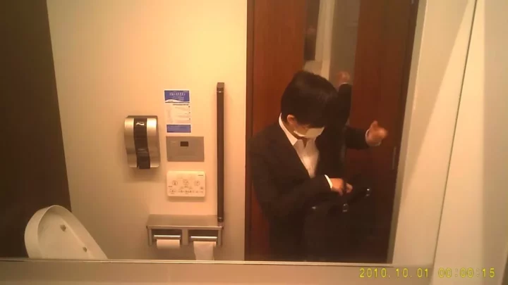 覗き見の快感！トイレの密室で繰り広げられる秘密の誘惑 のスクリーンショット 6
