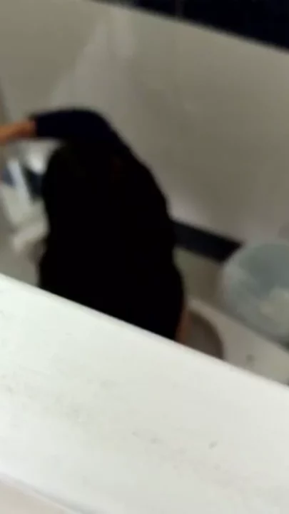 【隠し撮り】ドイツのトイレで繰り広げられる秘密の欲望 のスクリーンショット 14