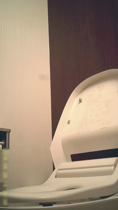御堂筋線トイレで女子高生がまさかの痴漢遭遇！ のスクリーンショット 10