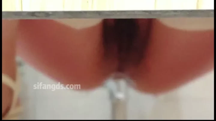 横店影視城のトイレで盗撮！女優の密着スカート のスクリーンショット 2