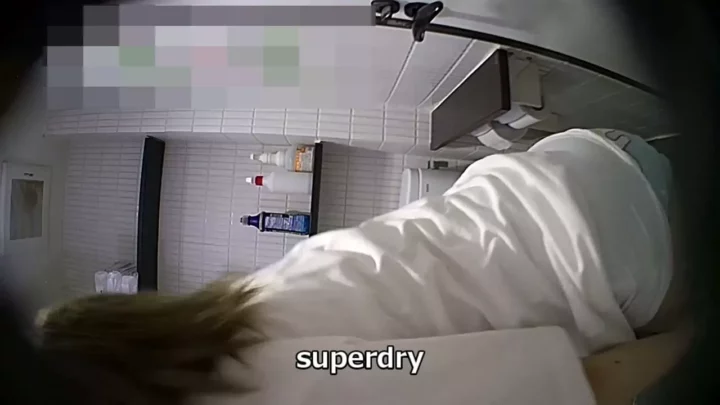 男女共同トイレを覗き見！懐かしの監視カメラ映像 のスクリーンショット 6