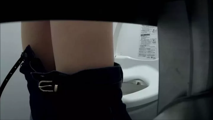 女子トイレ盗撮！若さ弾ける秘密の瞬間を独占 のスクリーンショット 6