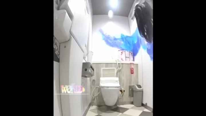 沖縄美人妊婦のトイレ盗撮！無修正SPY映像 のスクリーンショット 6