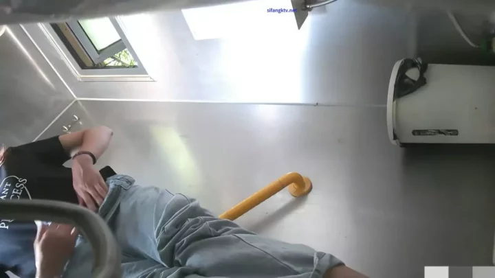 【隠し撮り】中国の個室トイレで盗撮された美女の決定的瞬間 のスクリーンショット 2