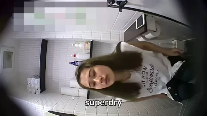 男女共同トイレを覗き見！懐かしの監視カメラ映像 のスクリーンショット 7