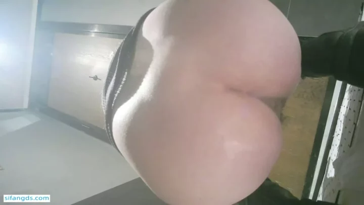 隠し撮り！美しすぎるネットセレブのトイレショット のスクリーンショット 3