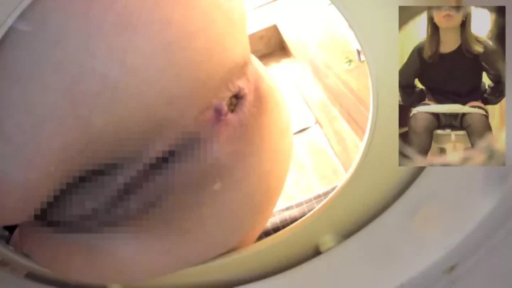 沖縄美人妊婦のトイレ盗撮！無修正SPY映像 のスクリーンショット 3