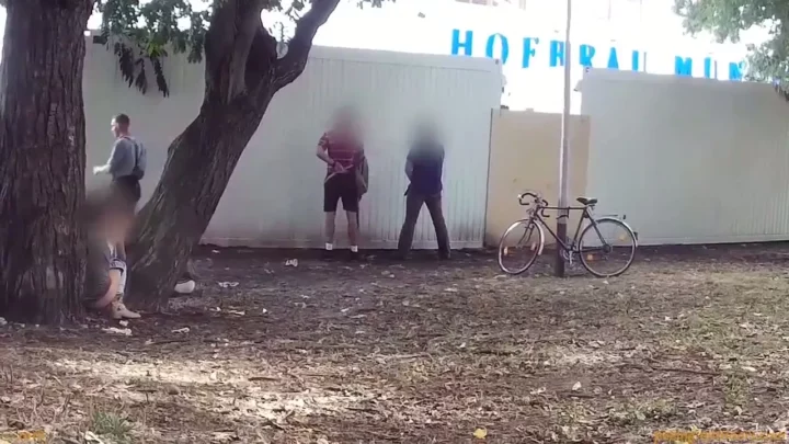 ビールフェスで大胆！路上おしっこハプニング のスクリーンショット 4