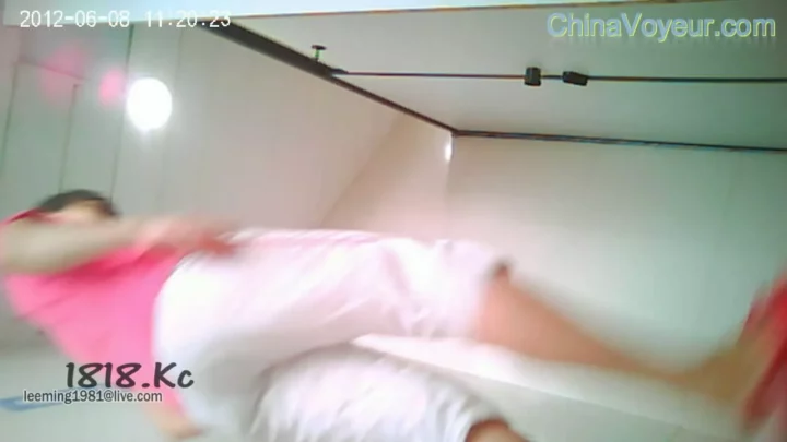 中国のトイレ隠し撮り！覗き見気分を刺激する盗撮映像 のスクリーンショット 8