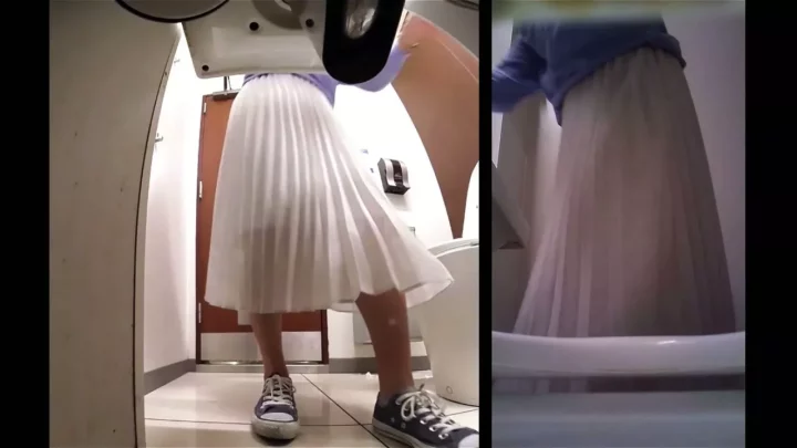 【覗き見】デパートのトイレでまさかの放糞現場を目撃！ のスクリーンショット 4