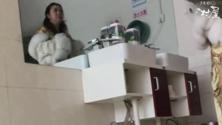 芸術大学のトイレで盗撮！禁断のフェティシズム のスクリーンショット 1