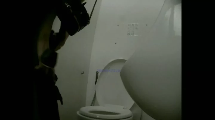 【個室透かし無し】おしっこ全開！極上妹のトイレ盗撮 のスクリーンショット 2