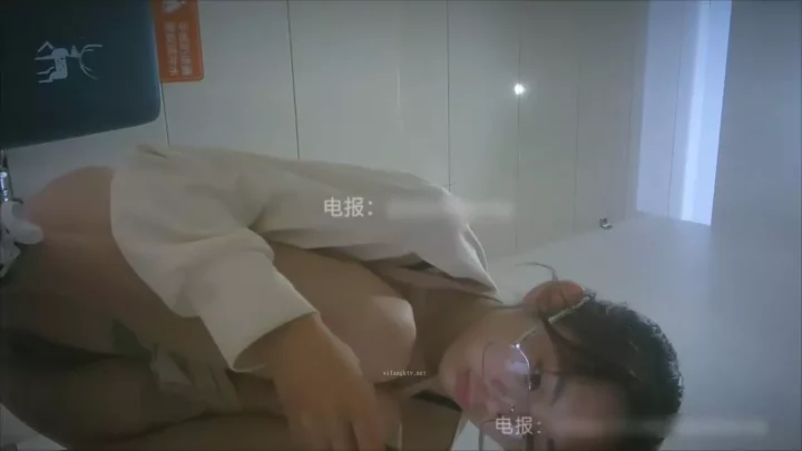 【盗撮】中国の公共トイレで仕掛けられた隠しカメラ のスクリーンショット 2