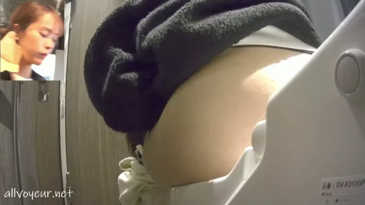 トイレ盗撮！天使の笑顔の下に秘めた甘い蜜 のスクリーンショット 2