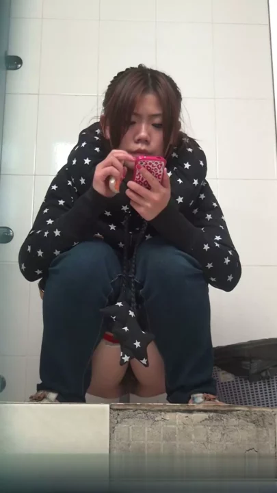 激カワJD＆美人ギャルの秘密のトイレ盗撮！ のスクリーンショット 2
