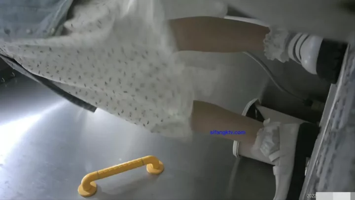中国の公共トイレで盗撮！ハイクオリティ隠し撮り のスクリーンショット 3
