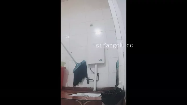 女子トイレの秘密：JK制服美少女の純粋な恥じらい のスクリーンショット 3