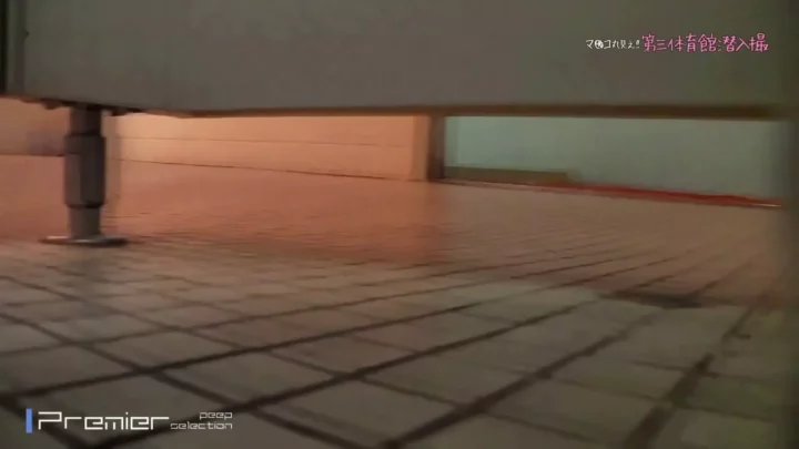 個室の外から覗き見！トイレでまさかの粗相 のスクリーンショット 3