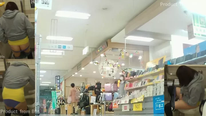【盗撮】トイレで繰り広げられる美熟女の秘密 のスクリーンショット 3