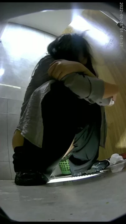バーのトイレで密着！予測不能な夜の誘惑 のスクリーンショット 3