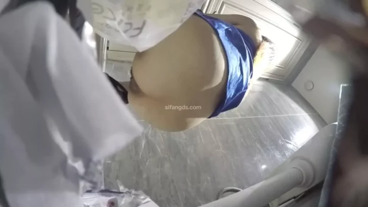 中国のトイレで繰り広げられる禁断の覗き見 のスクリーンショット 3
