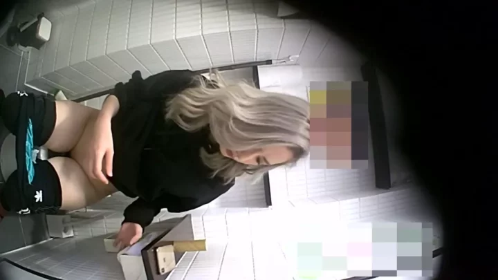 盗撮カメラが捉えた！女子トイレでの秘密の行為 のスクリーンショット 11