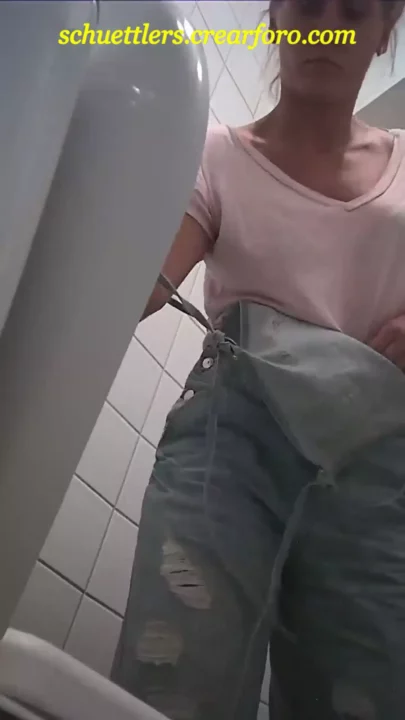女子トイレの隠し撮り：制服美少女たちの秘密の瞬間 のスクリーンショット 11