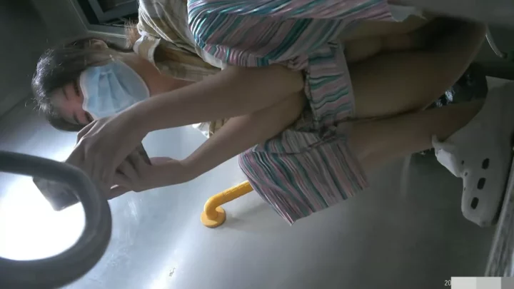 中国トイレ盗撮：隠しカメラが捉えた美女たちのプライベート のスクリーンショット 4