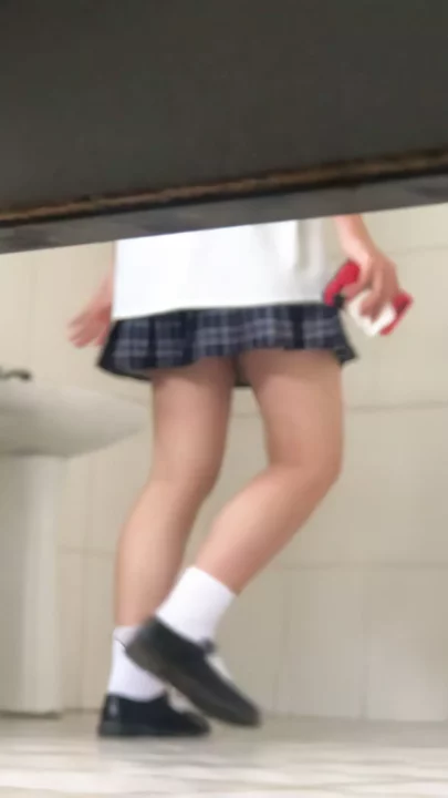 中国トイレで盗撮！お尻丸出しハプニング のスクリーンショット 4