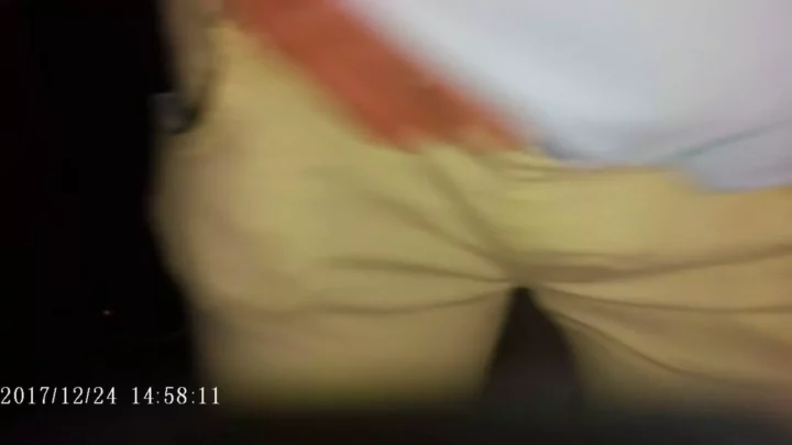 大自然の秘め事！山小屋トイレで盗撮された美脚美女 のスクリーンショット 8