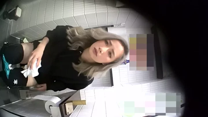 盗撮カメラが捉えた！女子トイレでの秘密の行為 のスクリーンショット 12