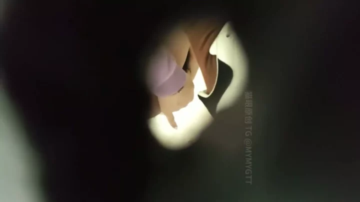 中国トイレ盗撮！女子大生がまさかの密会…衝撃の結末！ のスクリーンショット 8