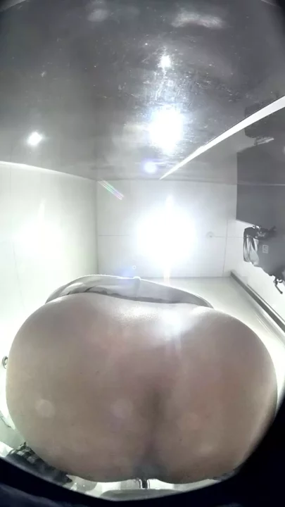 女子大生の密室を覗き見！トイレで魅せる無防備な裸尻 のスクリーンショット 1