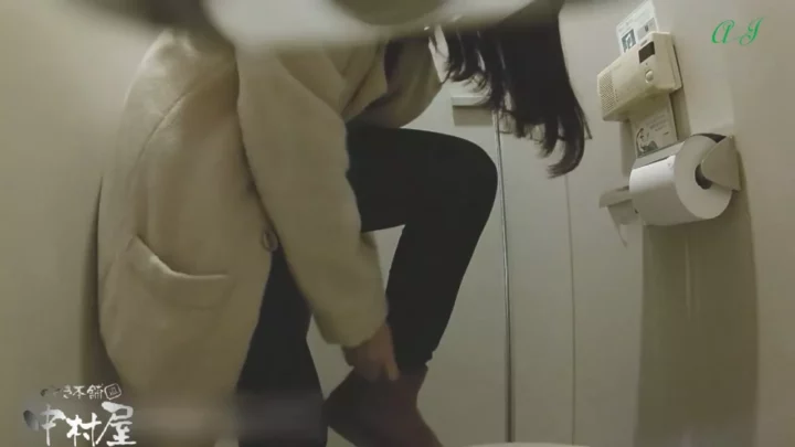 有名大学女子トイレ盗撮！知的好奇心を刺激する禁断映像 のスクリーンショット 5