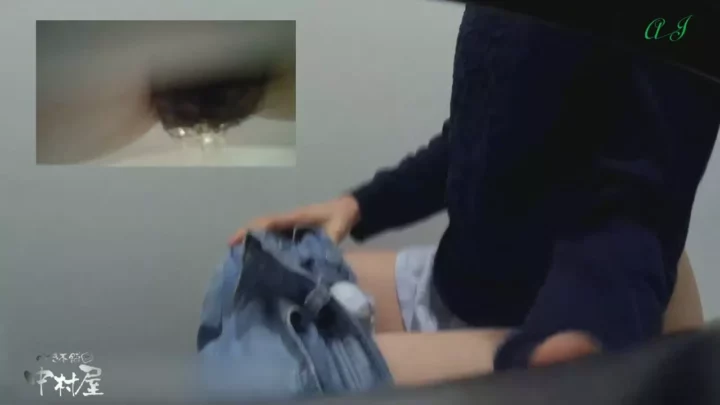 有名大学女子トイレ盗撮！知的好奇心を刺激する禁断映像 のスクリーンショット 9